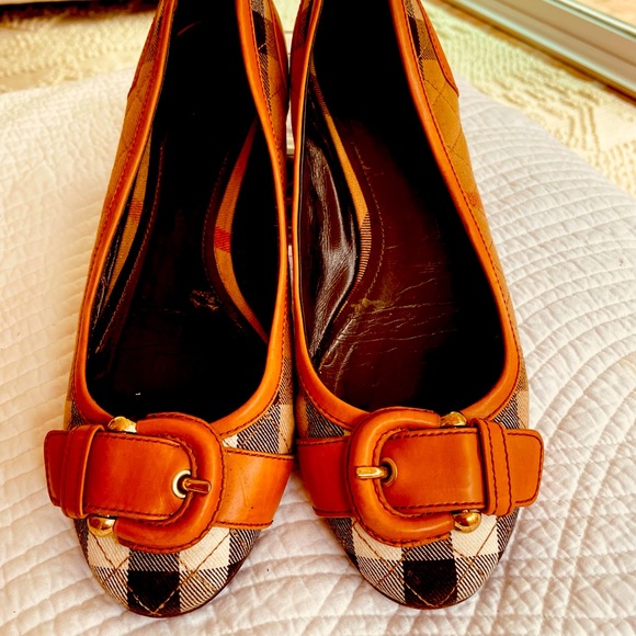 gently used 8 1/2 -9 ( European 39) Burberry plaid flats with leather buckles - Picture 1 of 6